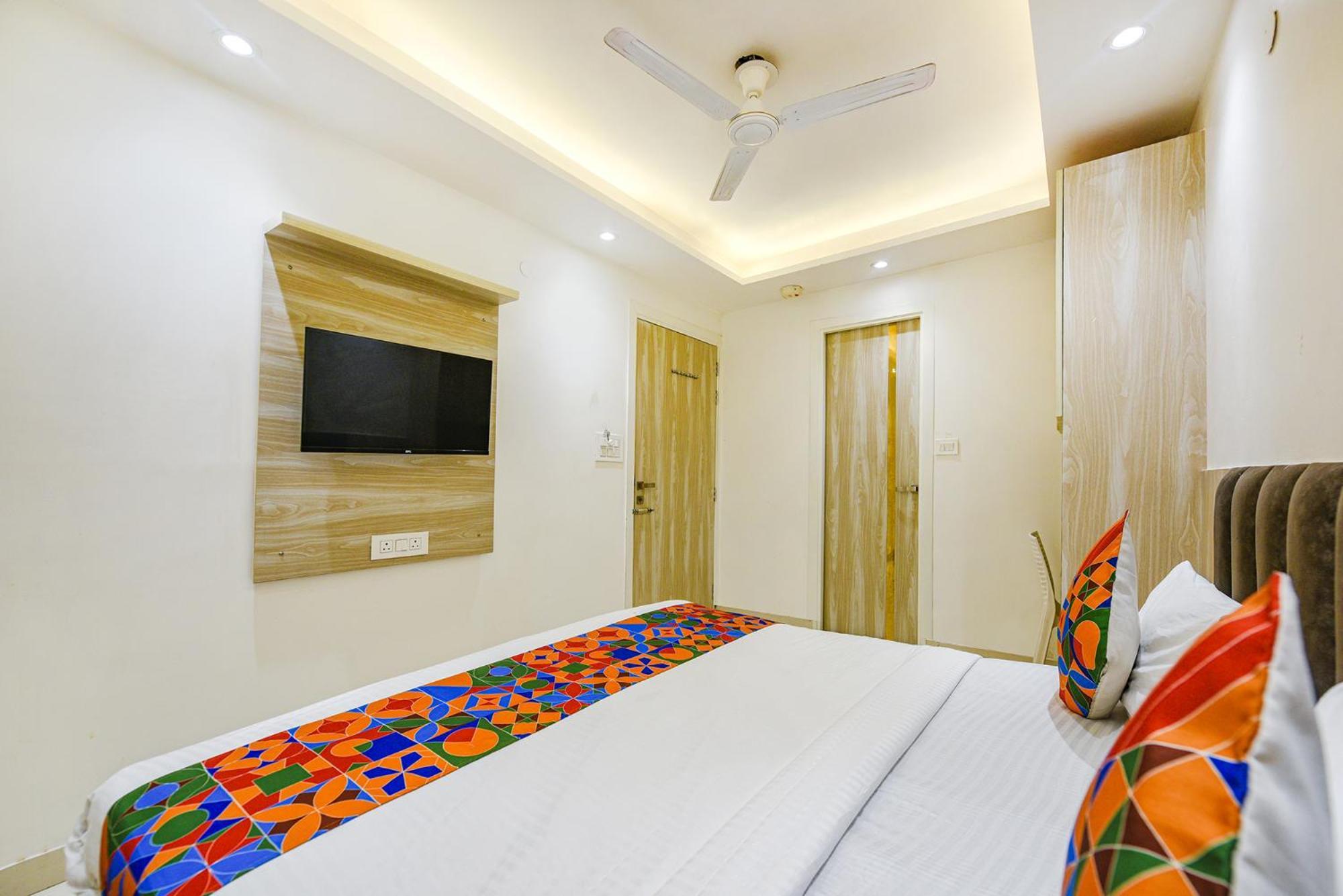 Fabhotel Luxury Inn Near Adarsh Nagar Metro Делі Екстер'єр фото