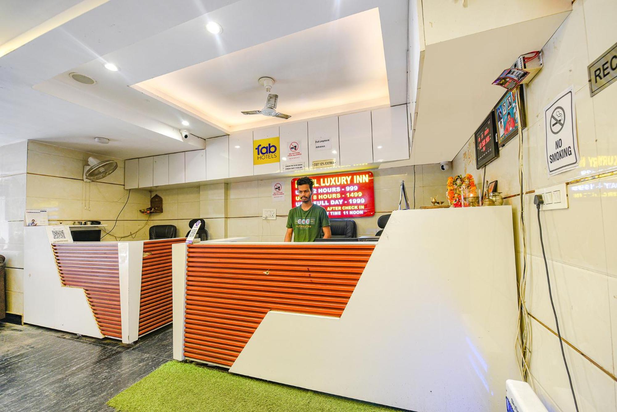 Fabhotel Luxury Inn Near Adarsh Nagar Metro Делі Екстер'єр фото