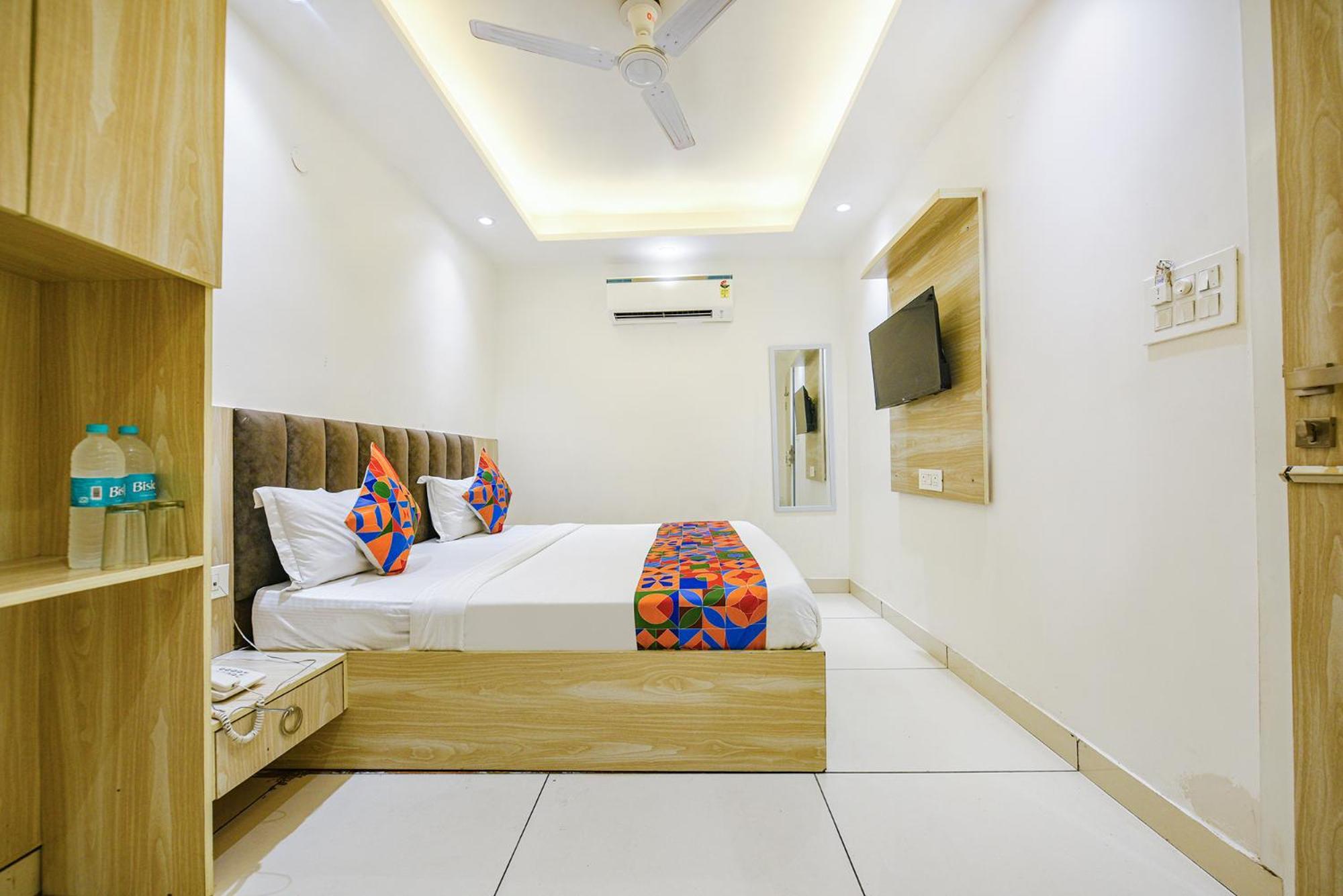 Fabhotel Luxury Inn Near Adarsh Nagar Metro Делі Екстер'єр фото