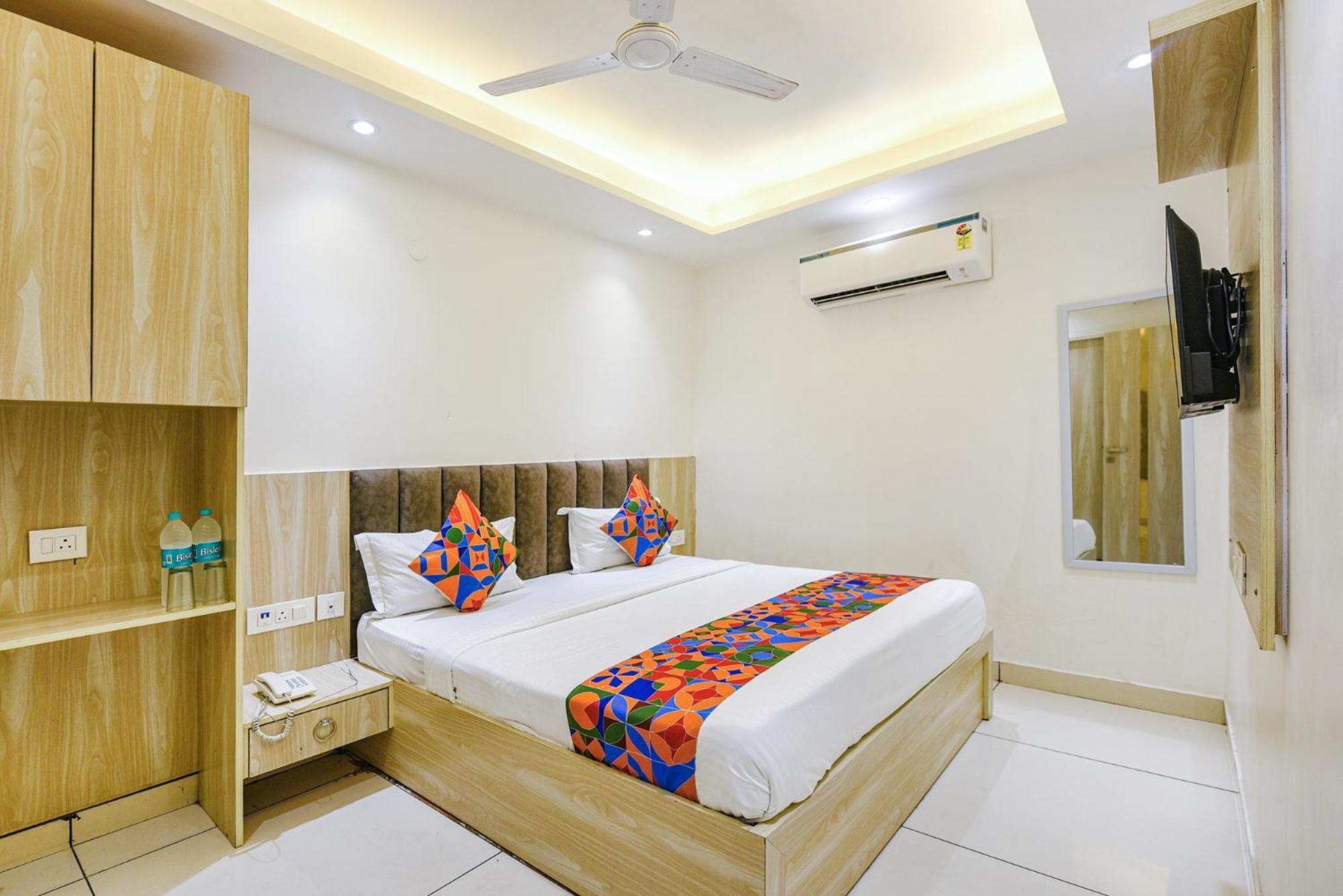 Fabhotel Luxury Inn Near Adarsh Nagar Metro Делі Екстер'єр фото
