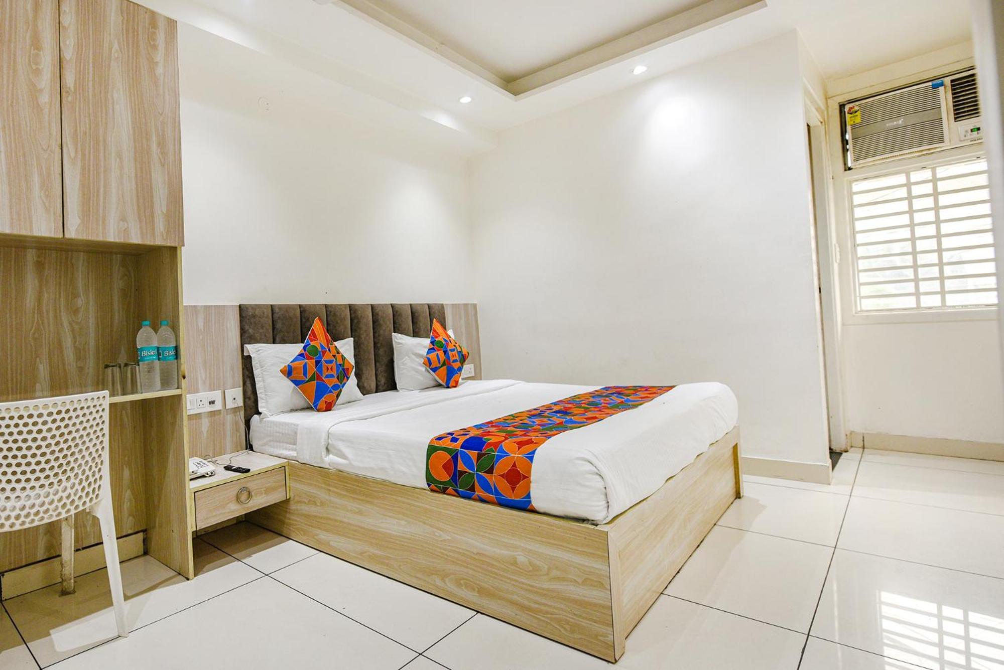 Fabhotel Luxury Inn Near Adarsh Nagar Metro Делі Екстер'єр фото