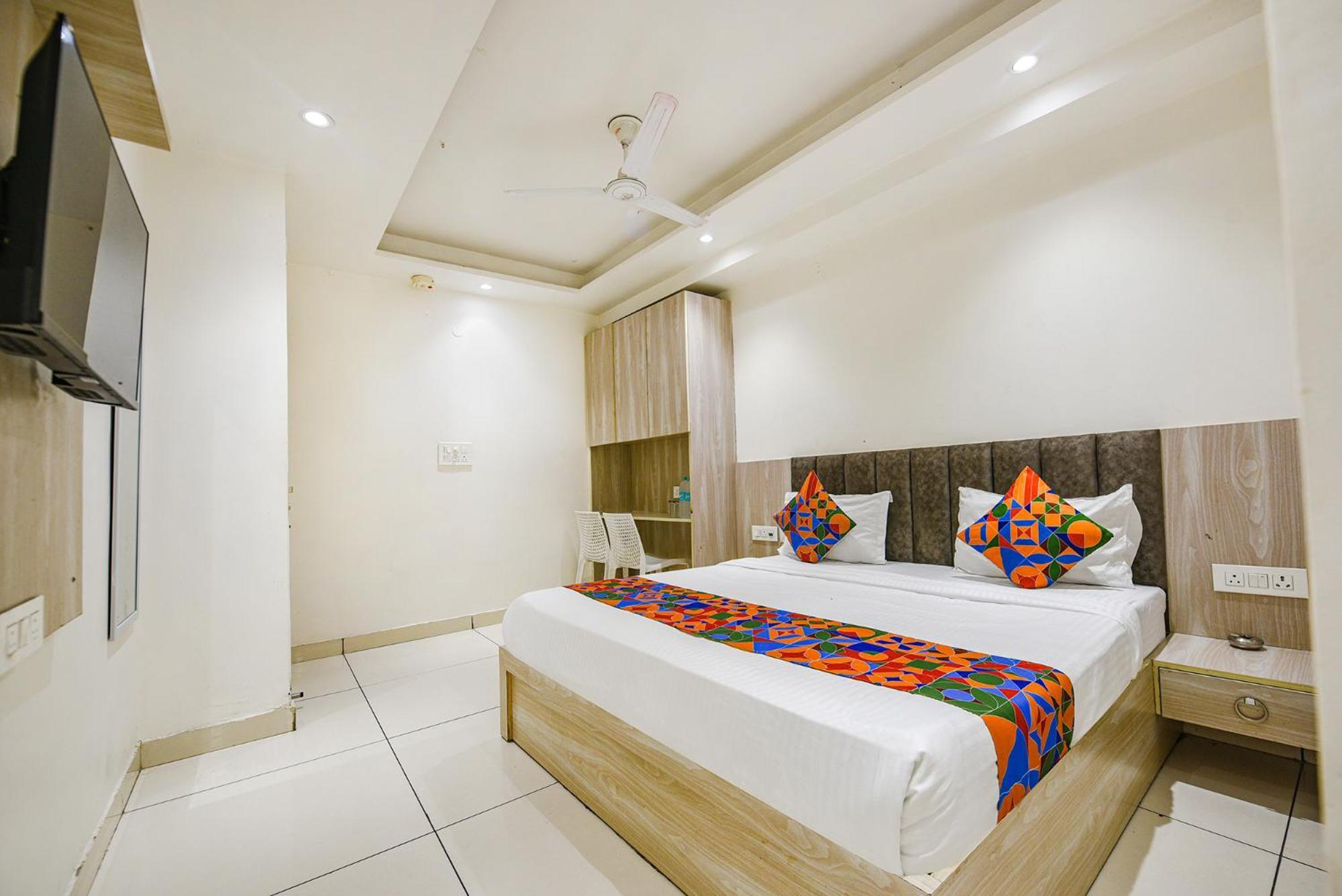 Fabhotel Luxury Inn Near Adarsh Nagar Metro Делі Екстер'єр фото