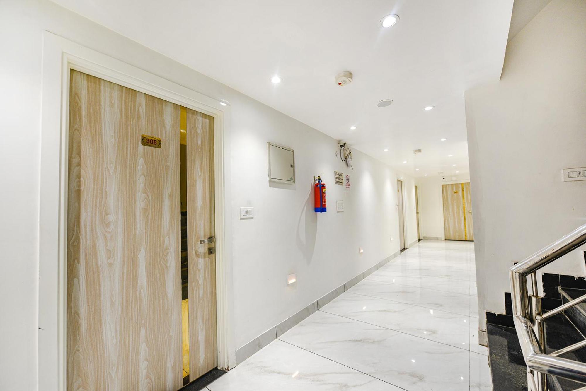 Fabhotel Luxury Inn Near Adarsh Nagar Metro Делі Екстер'єр фото