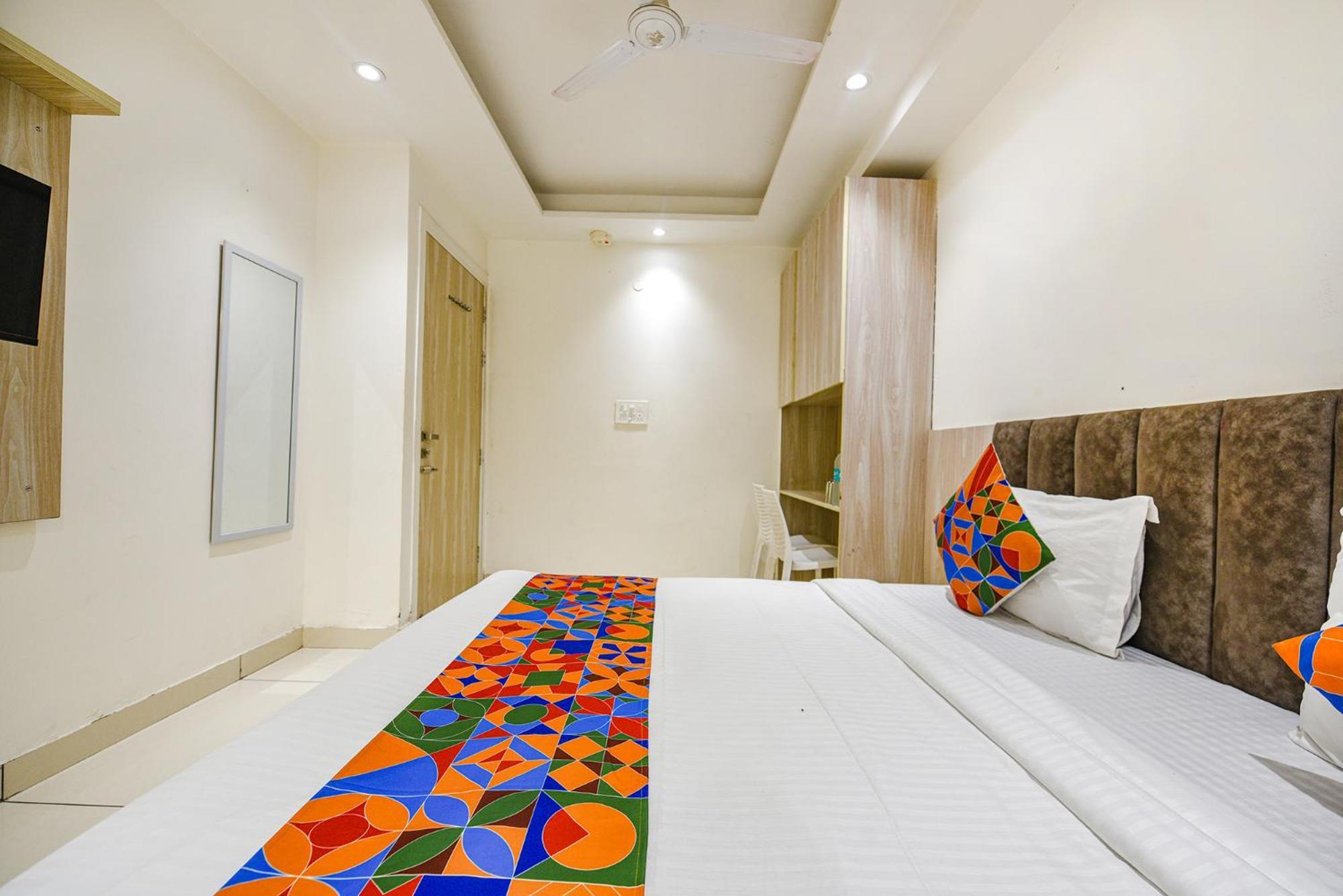 Fabhotel Luxury Inn Near Adarsh Nagar Metro Делі Екстер'єр фото