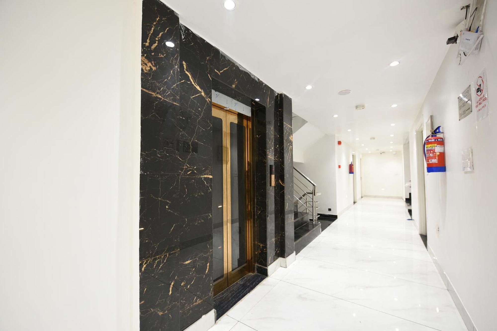 Fabhotel Luxury Inn Near Adarsh Nagar Metro Делі Екстер'єр фото