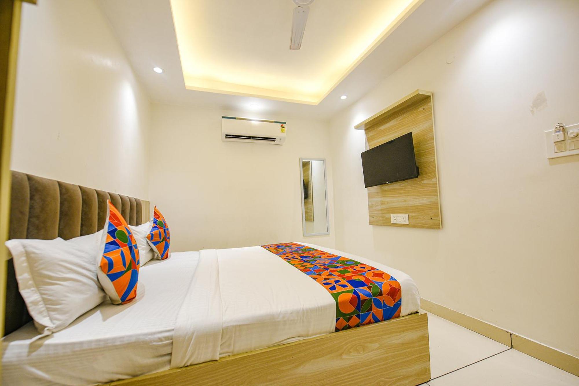 Fabhotel Luxury Inn Near Adarsh Nagar Metro Делі Екстер'єр фото